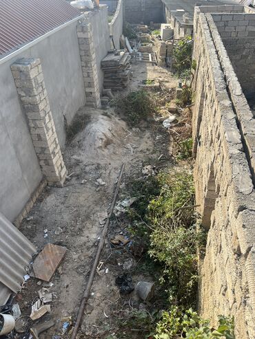 Boçkalar və çəlləklər: Salam hovsanda levenginin yaninda 3 sot torpaq satiram içinde tikilide