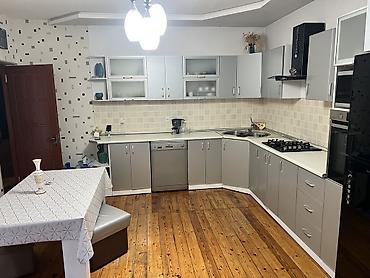 pletka istilik: Salam. Şəxsi həyət evi satılır. 5 kürsüli və divarlar 2 kubikli — 3