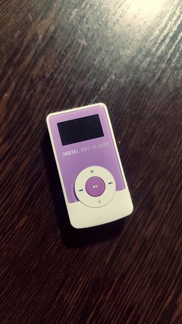петличные микрофоны: Портативный MP3-плеер в компактном корпусе. Плеер оснащен небольшим