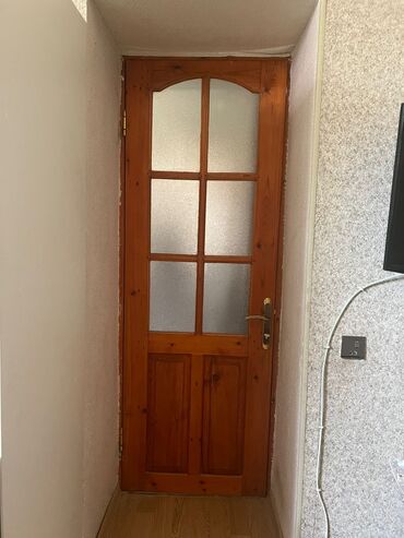 Giriş qapıları: Qapi 2 eded olcu 90 /200m cutu 80azn Bineqedi 7831Gunel1
