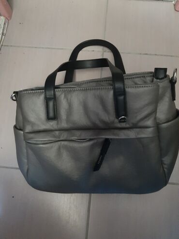 Handbags: Carprisa torba slabo nošena prošlogodišnji model