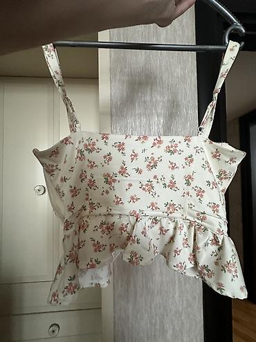 topdan geyim: Bershka brendinə məxsus top, S ölçü. Tamamilə yenidir, cəmi 1 dəfə — 2