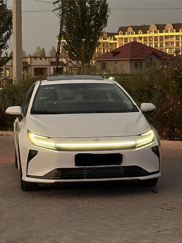 королла 120: Toyota Corolla: 2026 г., 1.8 л, Вариатор, Гибрид, Седан — 8