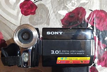 Videokameralar: Məhsul: Rəqəmsal videokamera (Sony loqolu) Xüsusiyyətlər: - 3.0" — 12