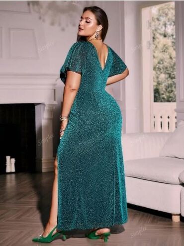 Haljine: Cena 4300 din. Zelena i crvena boja Vel 0XL,1XL,2XL,3XL,4XL,5XL — 6