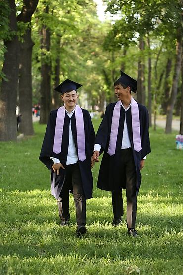 Спецодежда: Мы даем мантии на прокат. Уважаемые выпускники! Ждём ваших заказов — 9