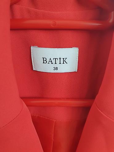 Batik qadın jileti - Rəng: parlaq qırmızı - Ölçü: 38 (etiketdə) - lalafo.az -da Batik qadın jileti - Rəng: parlaq qırmızı - Ölçü: 38 (etiketdə) -