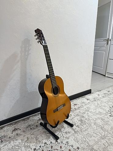 YAMAHA C45в идеальном состоянии,звучание отличное,царапин вообще