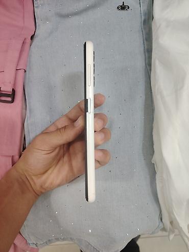 nokia x2 00: Samsung Galaxy A13, 64 GB, rəng - Ağ, Barmaq izi — 1