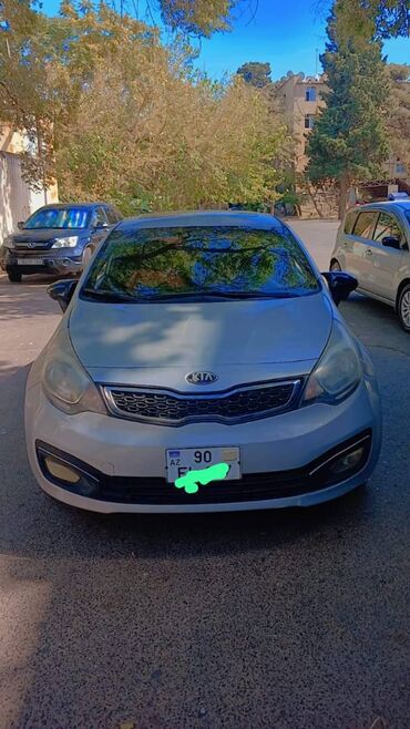 Kia Rio: 1.4 l | 2012 il Sedan