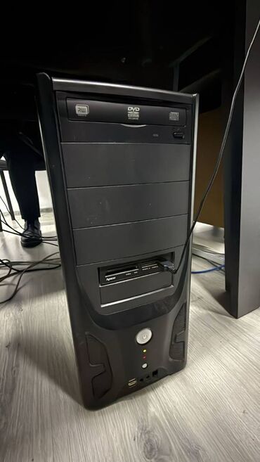 Masaüstü kompüterlər və iş stansiyaları: Masaüstü kompüterlər işləkdir. 6 ədəd PC, 6 ədəd monitor, 6 ədəd — 5