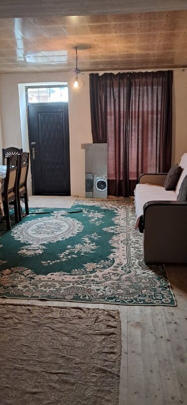 ehmedlide kiraye evler 3 otaqli: Kiraye verilir 250 azn. Hökmeli qesebesi. Mektebe ve bagcaya yaxın