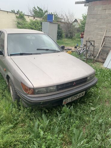 Mitsubishi: Mitsubishi Lancer: 1993 г., 1.5 л, Механика, Бензин, Седан