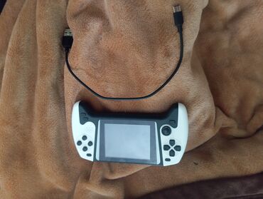 сколько стоит руль для компьютера: Портативная игровая приставка с экраном и джойстиками по бокам