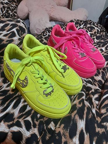кросовки: 👟 2 cüt qadın idman ayaqqabısı satılır! 💖 Çəhrayı və neon sarı rəngdə — 2