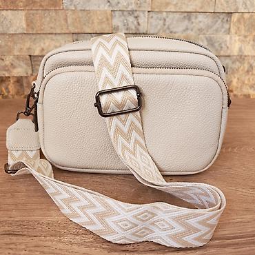 crna torba mona: Kompaktna “camera bag” torbica u bež/ekru nijansi sa dvostrukim — 3