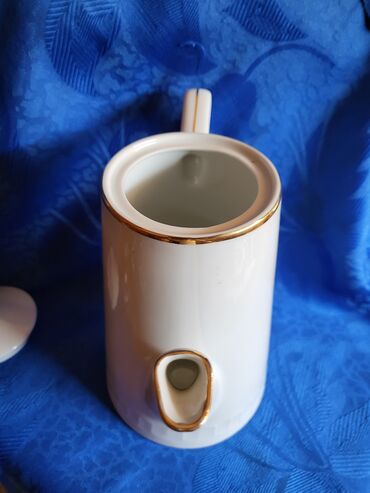 Čajnici: Bokal nov 70te Poljska wawel porcelan. Visina. 21cm na lalafo.rs — 6 Čajnici: Bokal nov 70te Poljska wawel porcelan. Visina. 21cm — 6