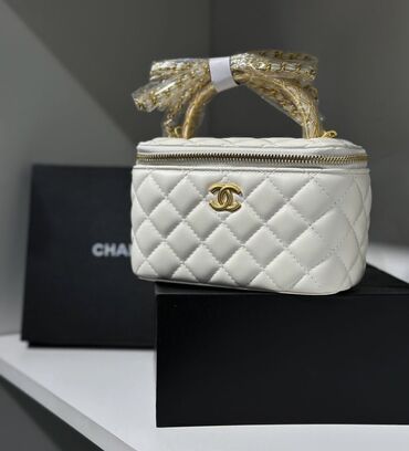 женскую спортивную сумку: Chanel сумка