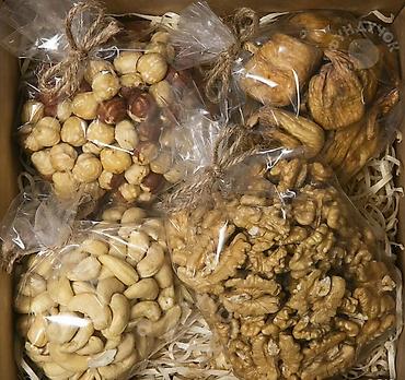 Сухофрукты, орехи, снеки: Сухофрукты, орехи и сублимированные ягоды Ассортимент: - — 3