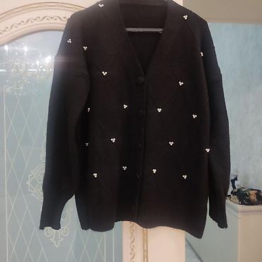 ag jaket: Qadın kardiqanı – qara rəng Geyinilmemiş,tezedir - Model: düyməli — 2