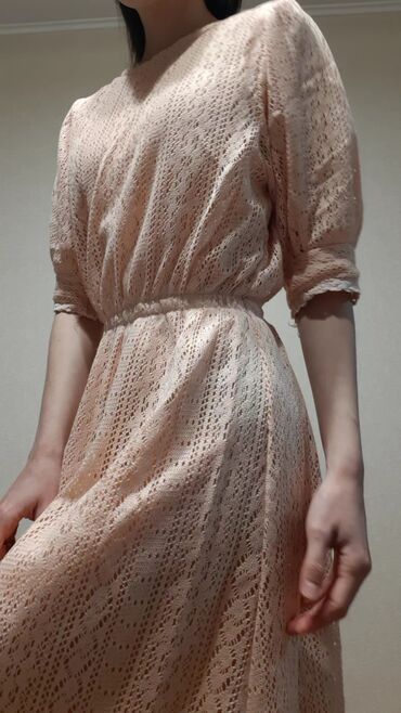 Платья: Продаю вязаное ажурное платье. Очень приятное на ощупь. Идеальное