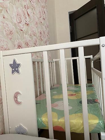bunk bed: Продаётся кроватка с маятником.
Матрас в подарок,не пользовались — 2