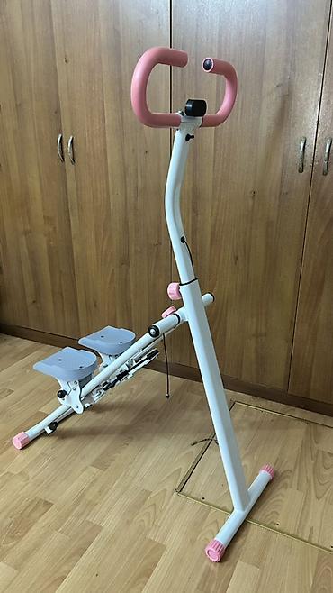 stepper: Ev şəraitində məşq üçün stepper trenajoru. Kompakt quruluşa malik bu — 1