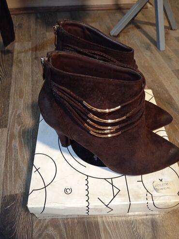 ugg lv boots: Ankle boots, Bershka, 41