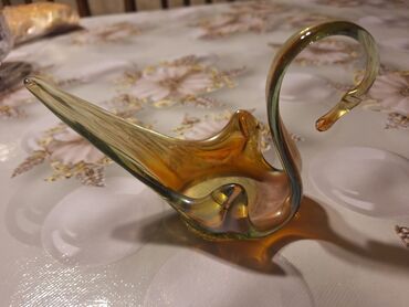 Digər dəstlər və servizlər: Şüşə qab dəsti - 2 ədəd şüşə krujka: qalın divarlı, qulpulu. Üzərində — 13