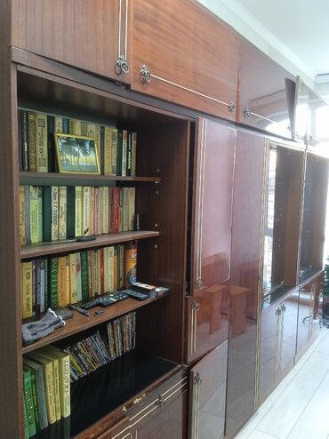 куда можно отдать ненужные вещи: Отдам даром!!! Советская стенка самовывоз Восток 5, 4 этаж