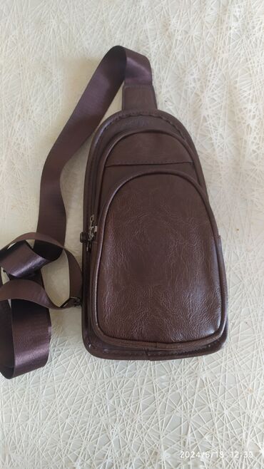 дамская сумка: Продаю коричневую сумку состояния отличное продам за 500 сом писать