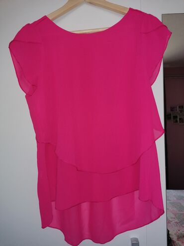 Pink kosulja-majica asimetricna, savrsena!
Vel. S-M