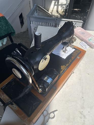 məişət avadanlıqları: Elektrik pedallı klassik tikiş maşını - Korpusu çuqun/metal, üzərində — 1