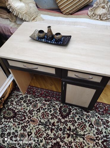 письменный стол: Yazı masası, İşlənmiş, Kvadrat masa