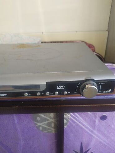 Korpuslar: Masaüstü kompüter sistemi – ATX tipli qara korpus Xarici görünüş: - — 15