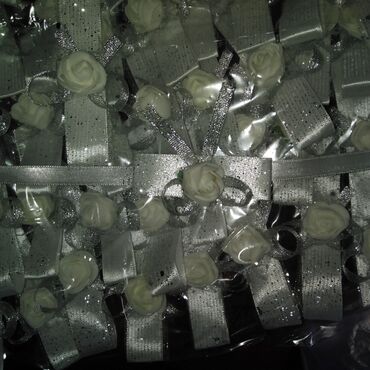 Svadbena oprema: Cvetna traka za kosu sa velom, idealna za posebne prilike. Traka je — 34