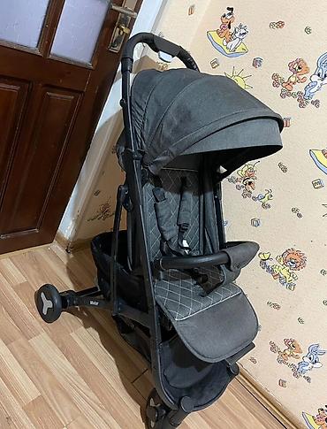 Kalyaska. Uzanması oturması var. Rahatlıqla çamadan kimi qatlanir. Çox