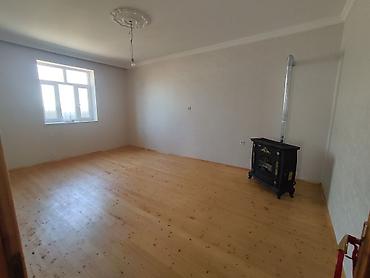 Həyət evləri və villaların satışı: Həyət evi satılır. Ev Saray qəsəbəsində yerləşir — 11
