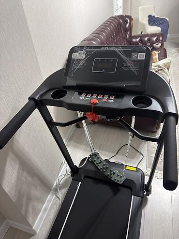 Беговые дорожки: Беговая дорожка для домашних тренировок - Мощность двигателя: 3,5 — 9