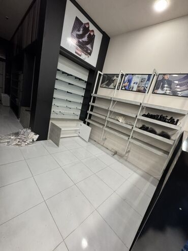 Stend vitrinləri: Mağaza avadanlığı – metal geyim asqıları və vitrinalar - Müxtəlif — 7