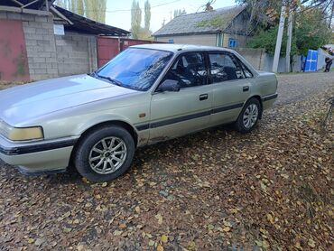 Mazda: Mazda 626: 1989 г., 2.2 л, Механика, Бензин, Седан