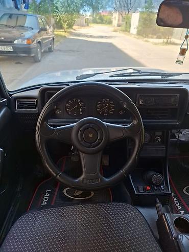 vaz disk: LADA 2107, ağ rəng, sedan kuzov. Xüsusiyyətlər: - Mexaniki sürətlər — 5