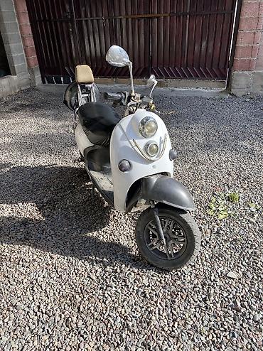 скутер aucma: Мотор 1200W осмотр Токмак на ходу аккумулятор хватает на 30-35км торг — 1