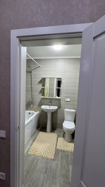 Продажа комнат: Светлая гостинная/зал с балконом - Просторная комната с современным — 7