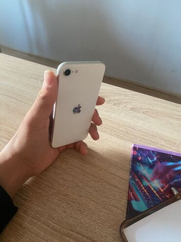 бу телефоны айфоны: IPhone SE 2022, Колдонулган, 64 ГБ, Ак, Коргоочу айнек, Каптама, Кабель, 85 %