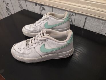 nike jordan: Nike Air Force 1 
Razmer: 39 
Qiymet 40 azn
Işlenmiş ama yeni kimi