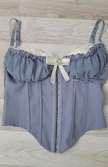 kapsonlu koynekler: Qadın korset-top Geyinilməyib
Razmer S
- Rəng: pastel göy — 2