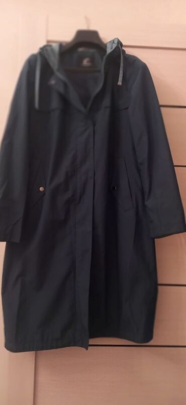 Cinslər: Qadın üçün kapüşonlu yağmurluq/plaş - Rəng: tünd göy (navy) -