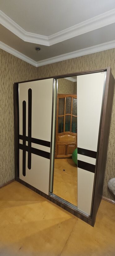 250 manata kiraye evler: Tek dolab satilir 250 azn.Unvan Sumqayit.Dolab hundur.2m,en