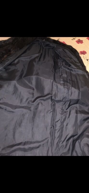 Krzneni kaputi: L, Sa postavom, bоја - Crna — 7